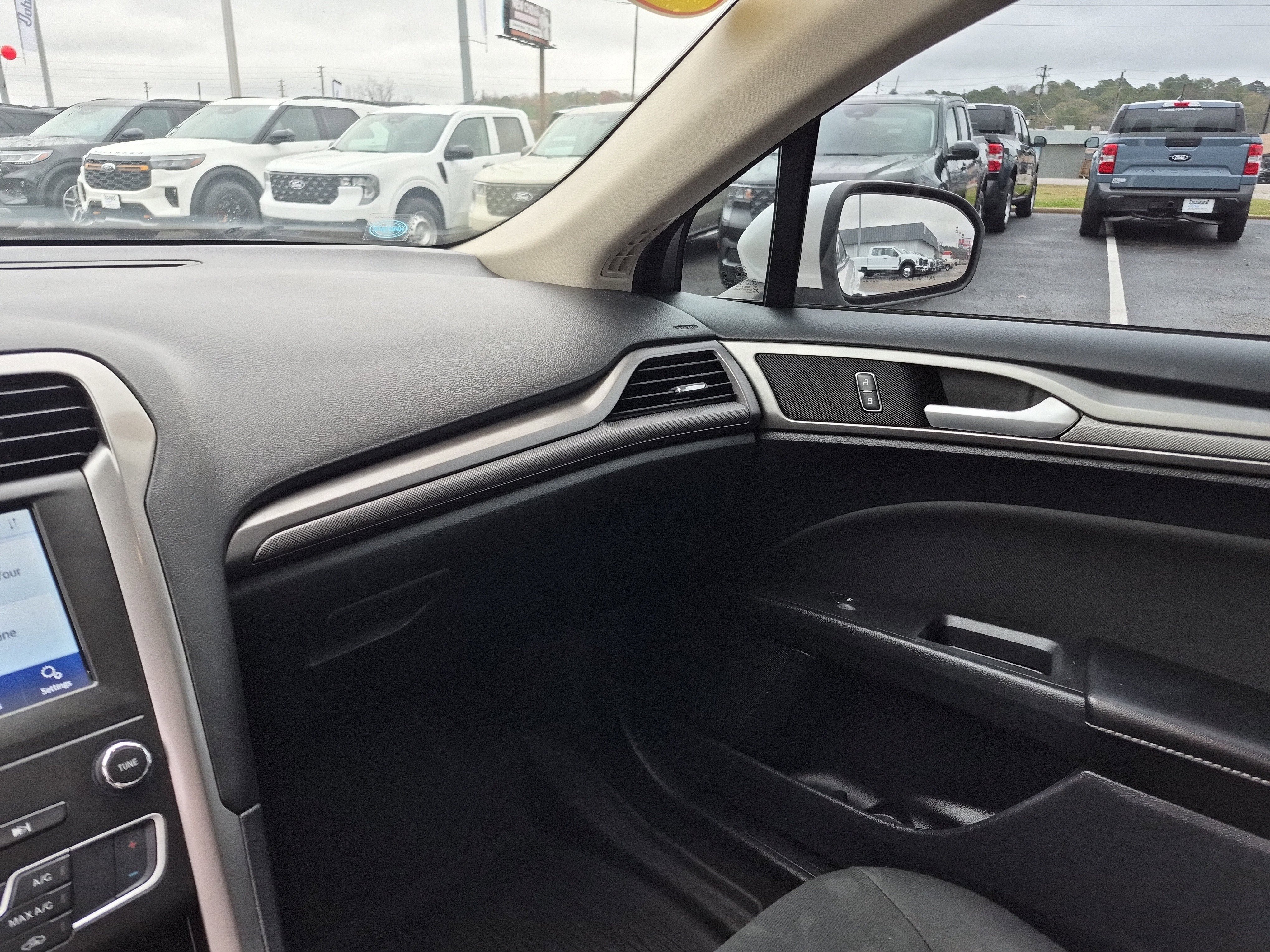 Certified 2020 Ford Fusion SE image 19