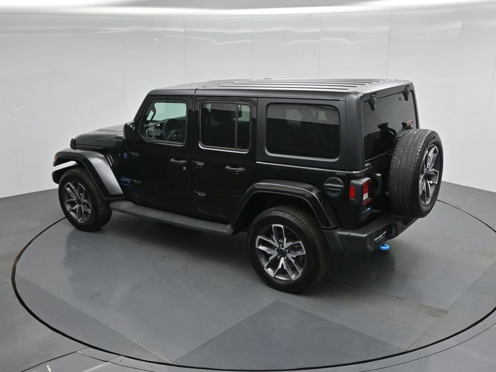 Used 2024 Jeep Wrangler Unlimited image 19
