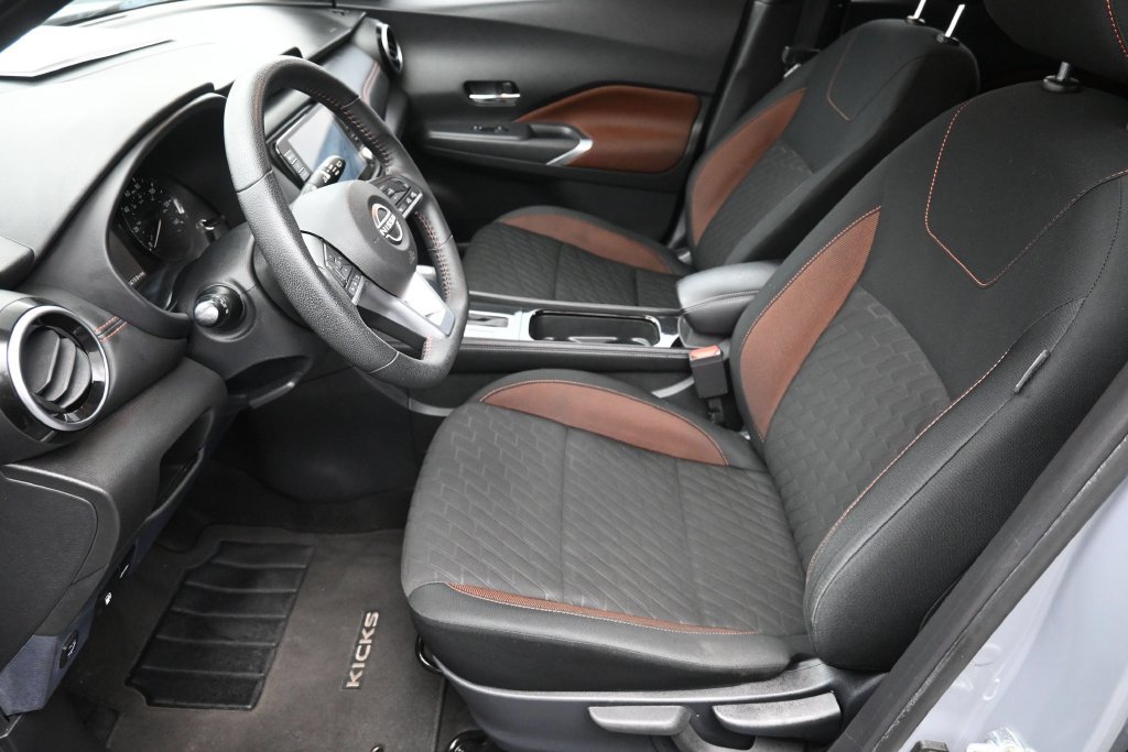 Used 2022 Nissan Kicks SR w/ Interior Electronics Package FWD image 20