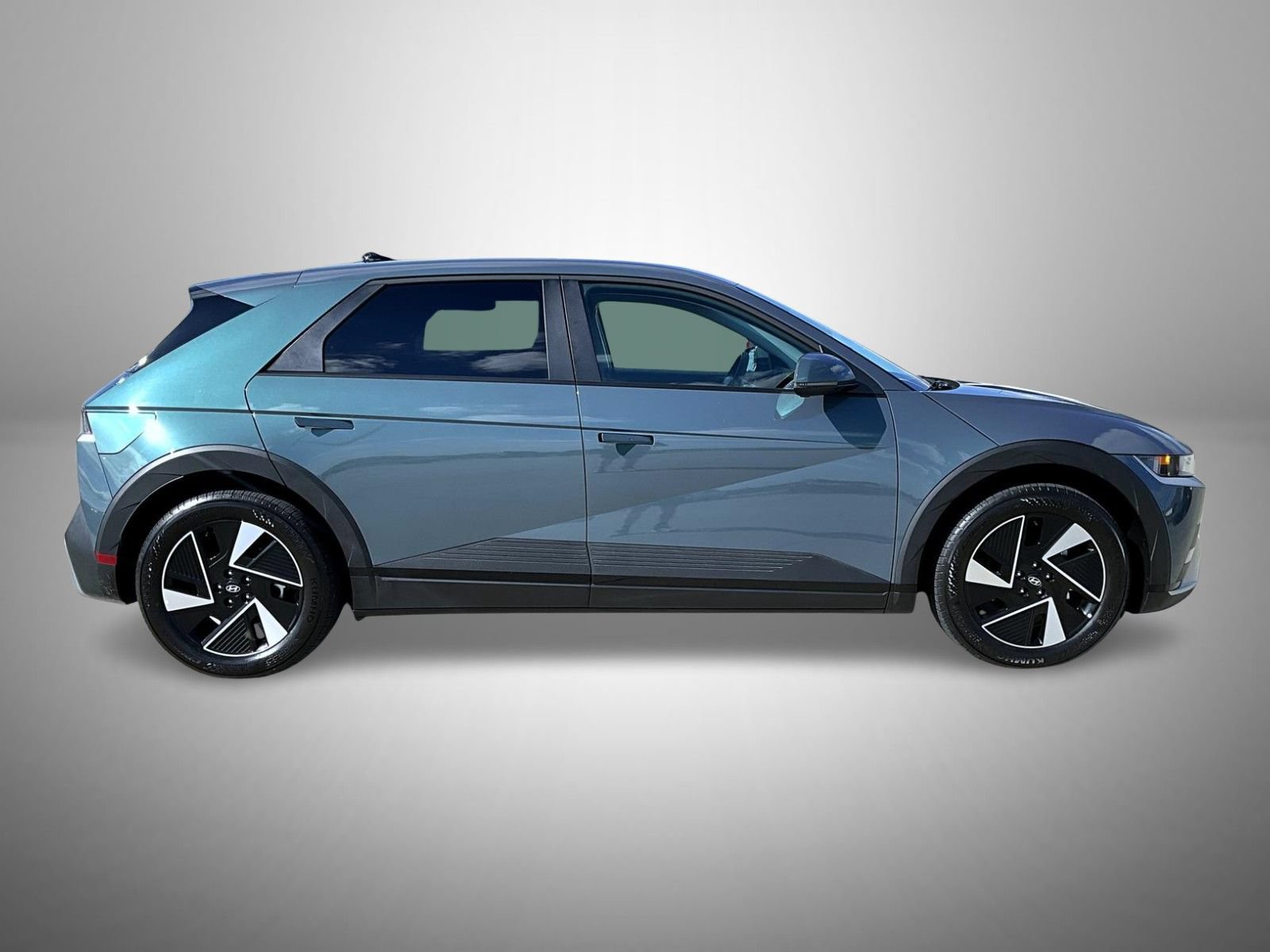 Used 2025 Hyundai Ioniq 5 SE AWD/4WD image 4