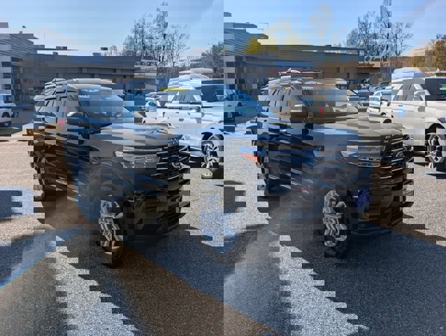 Certified 2024 Ford Explorer XLT image 7