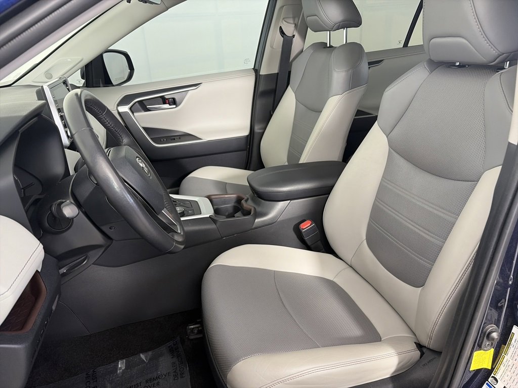 Used 2020 Toyota RAV4 Limited image 11