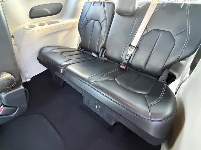 Used 2023 Chrysler Pacifica Touring-L FWD image 11