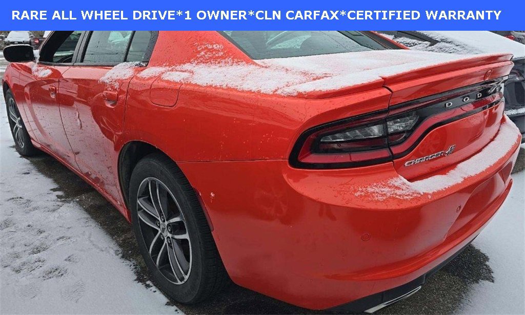 Used 2019 Dodge Charger SXT image 2