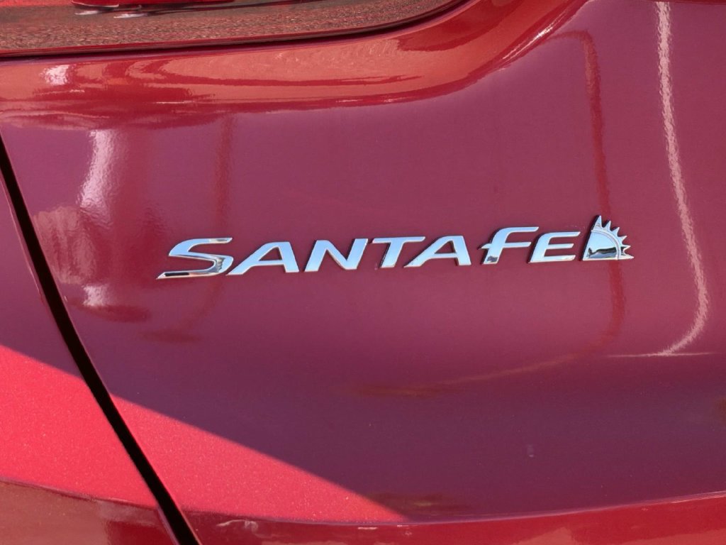 Used 2019 Hyundai Santa Fe SEL FWD image 9