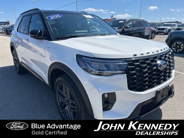 Certified 2025 Ford Explorer ST-Line w/ Premium Package AWD/4WD image 5