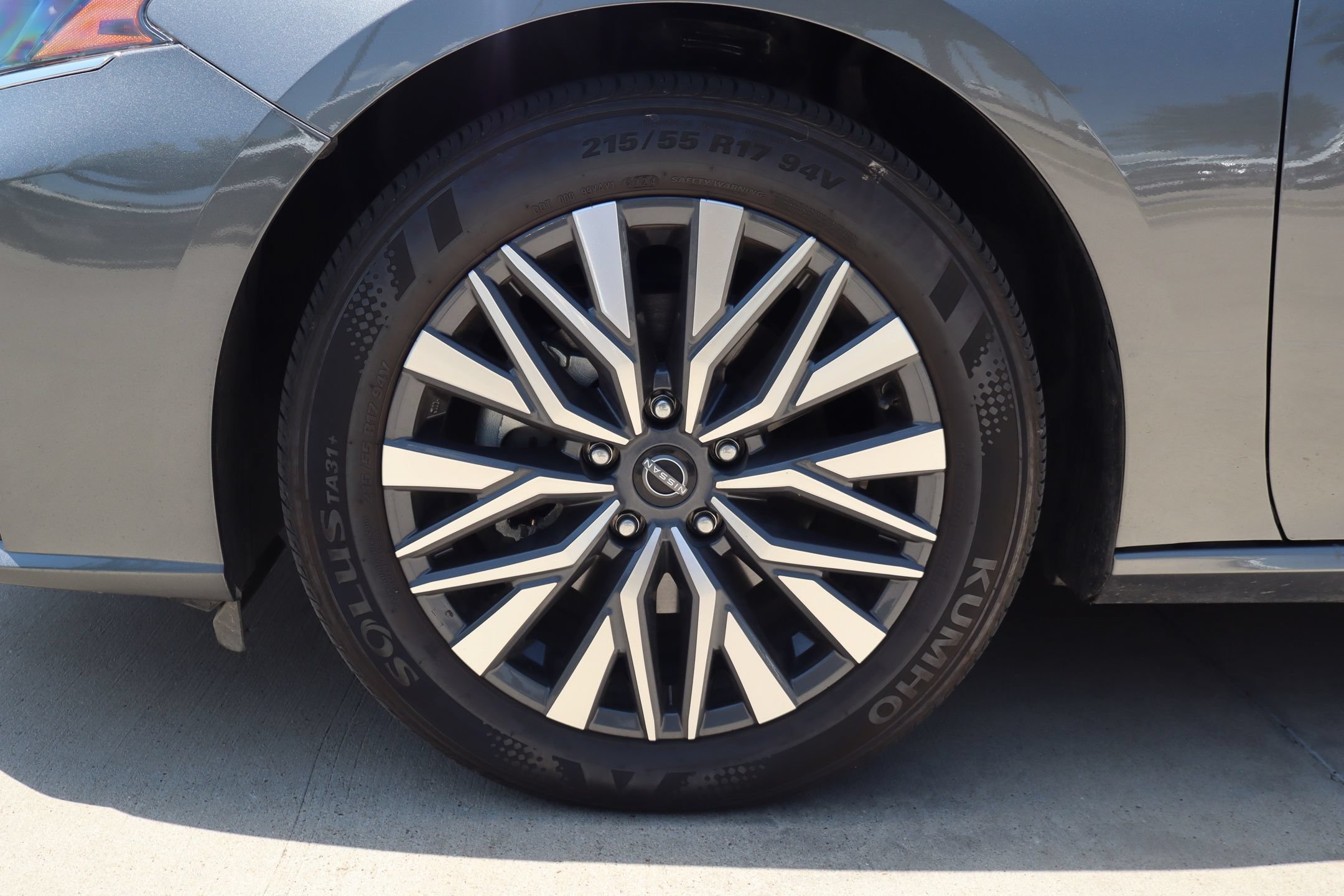 Used 2025 Nissan Altima 2.5 SV FWD image 10