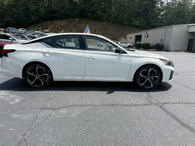 Used 2024 Nissan Altima 2.5 SR FWD image 19