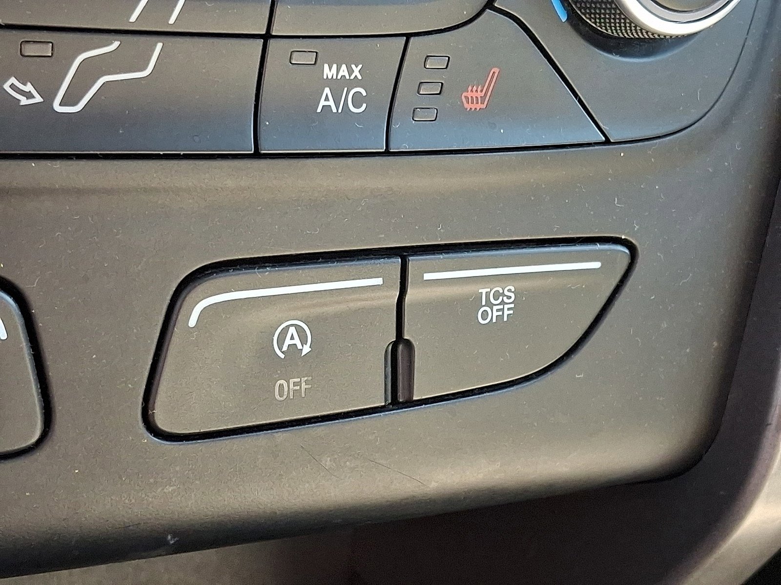 Certified 2018 Ford Escape SE w/ SE Sync 3 Package FWD image 24