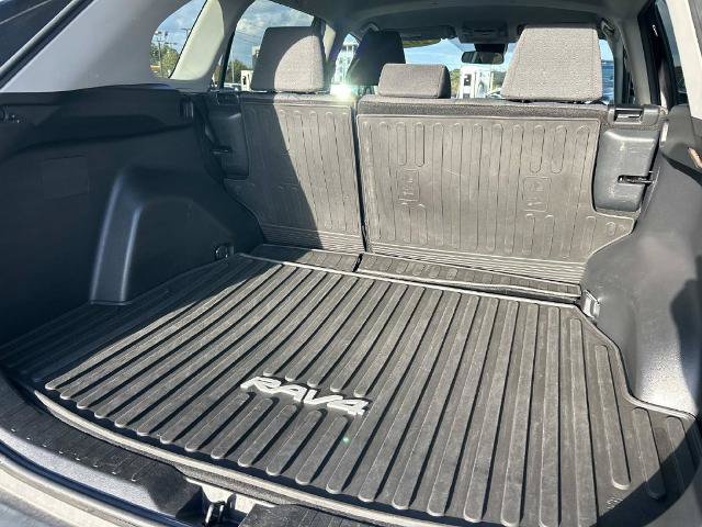 Used 2020 Toyota RAV4 XLE FWD image 19