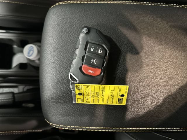 Used 2025 Jeep Wrangler Unlimited Sahara AWD/4WD image 33