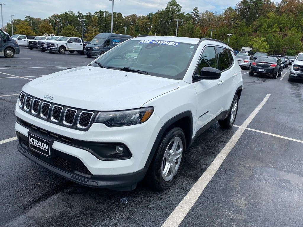 Used 2024 Jeep Compass Latitude AWD/4WD image 3