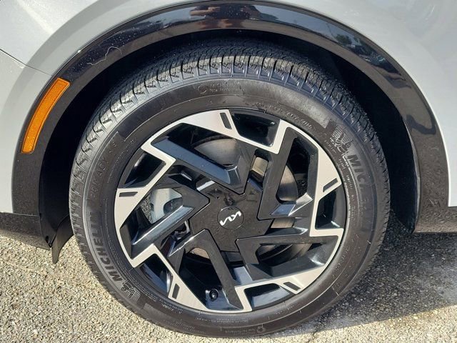 Used 2025 Kia Sportage SX image 8