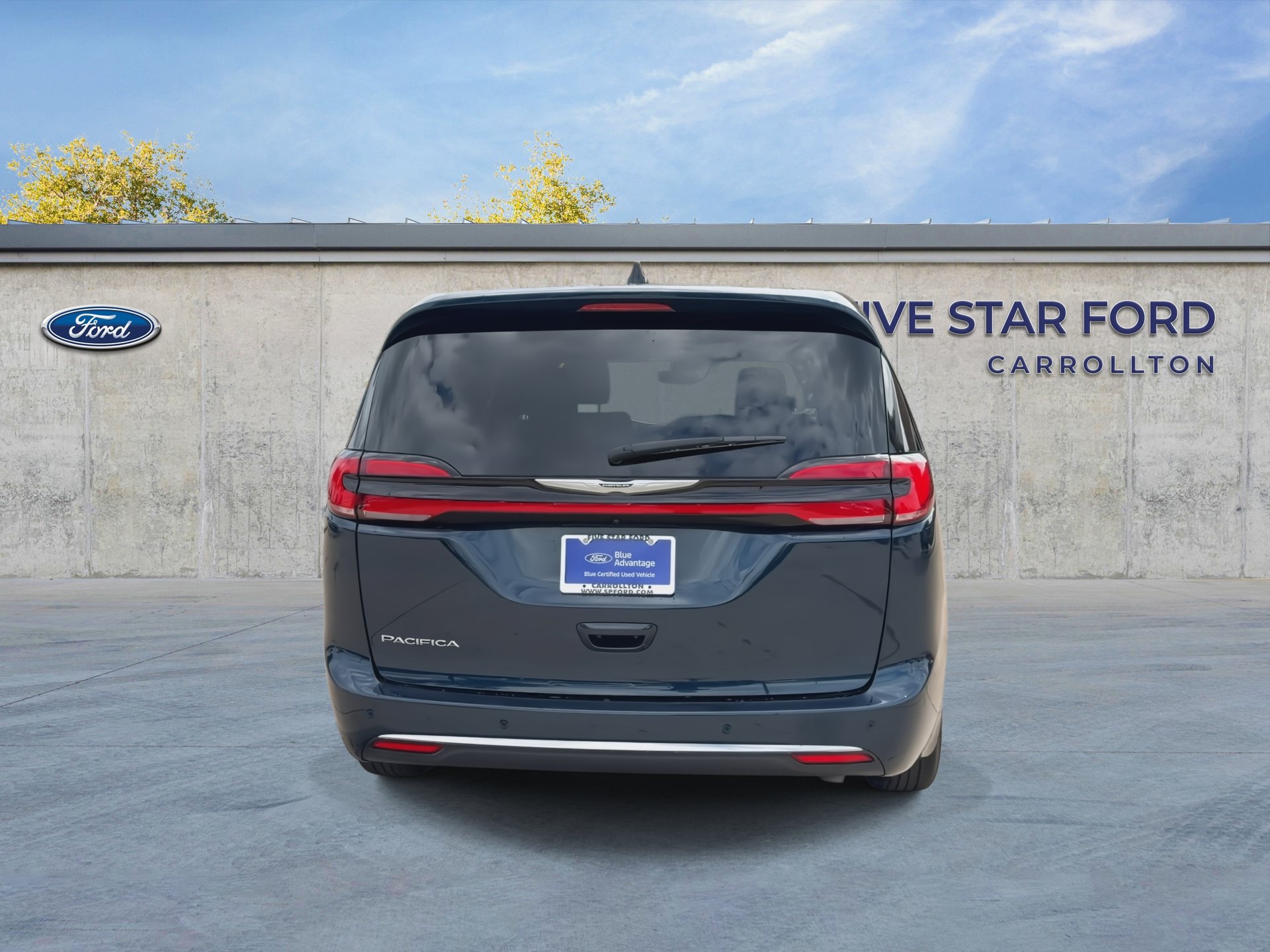 Used 2025 Chrysler Pacifica Select FWD image 7