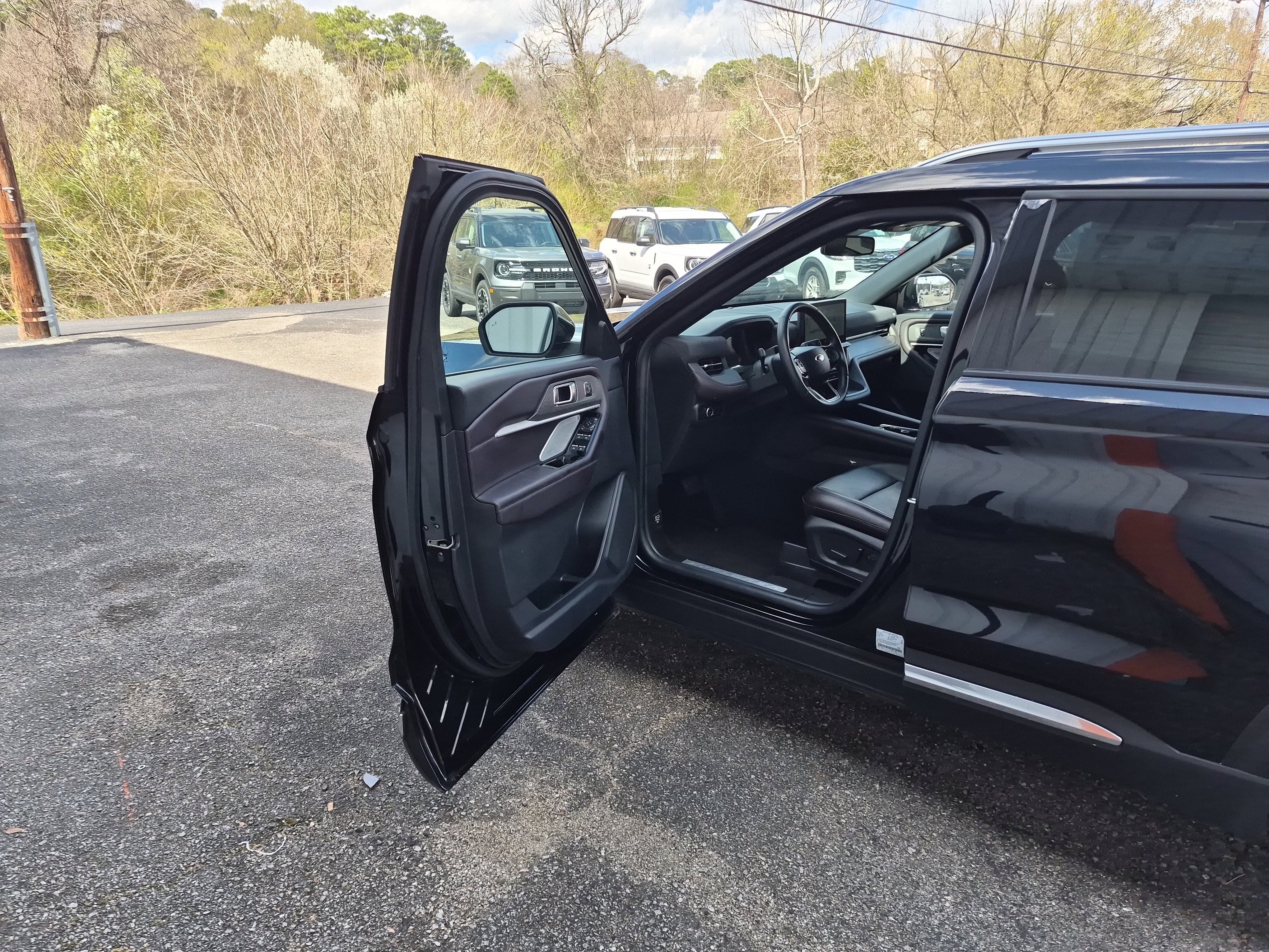 Certified 2025 Ford Explorer Platinum image 10