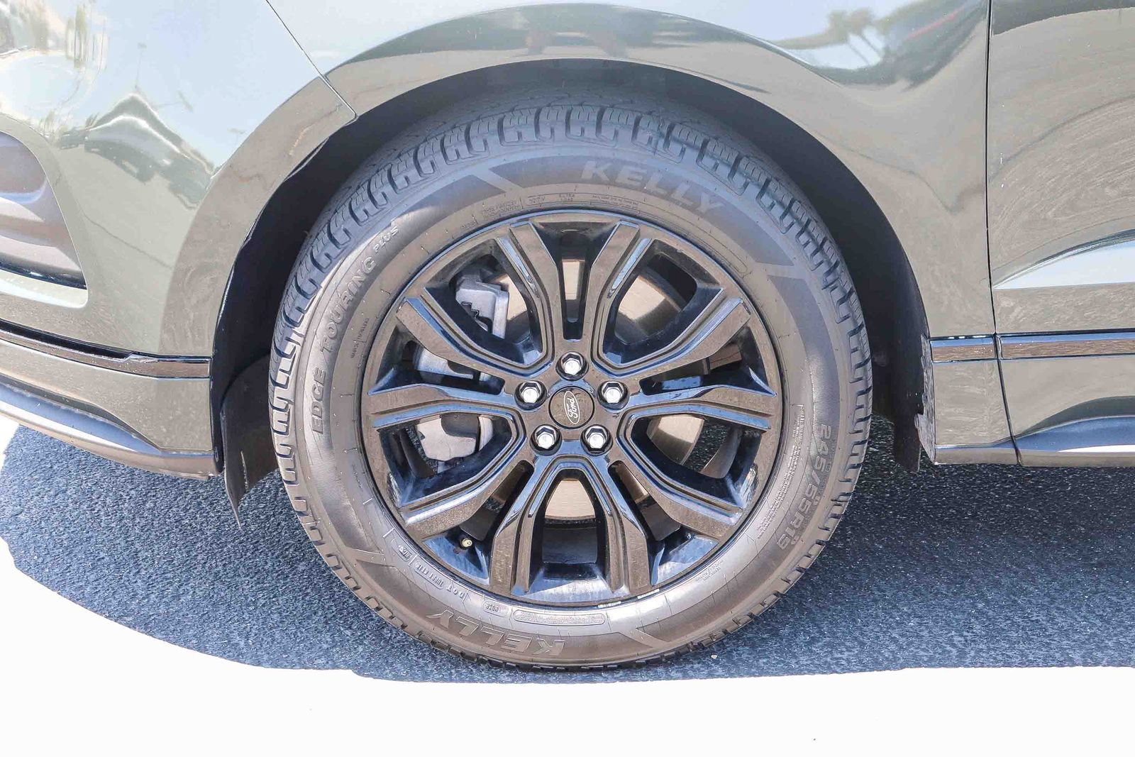 Certified 2023 Ford Edge SE w/ Black Appearance Package AWD/4WD image 9