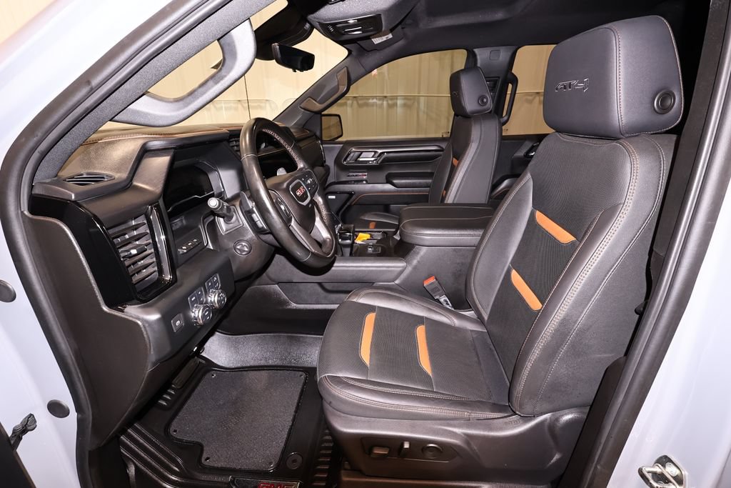 Used 2024 GMC Sierra 1500 AT4 w/ Technology Package AWD/4WD image 14