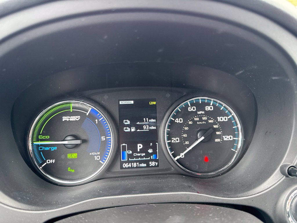 Used 2021 Mitsubishi Outlander LE AWD/4WD image 11