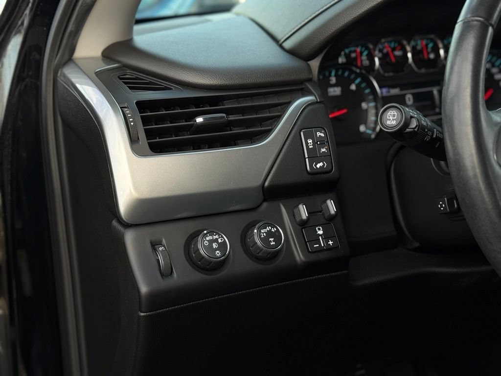 Used 2019 Chevrolet Tahoe LT w/ Luxury Package AWD/4WD image 12