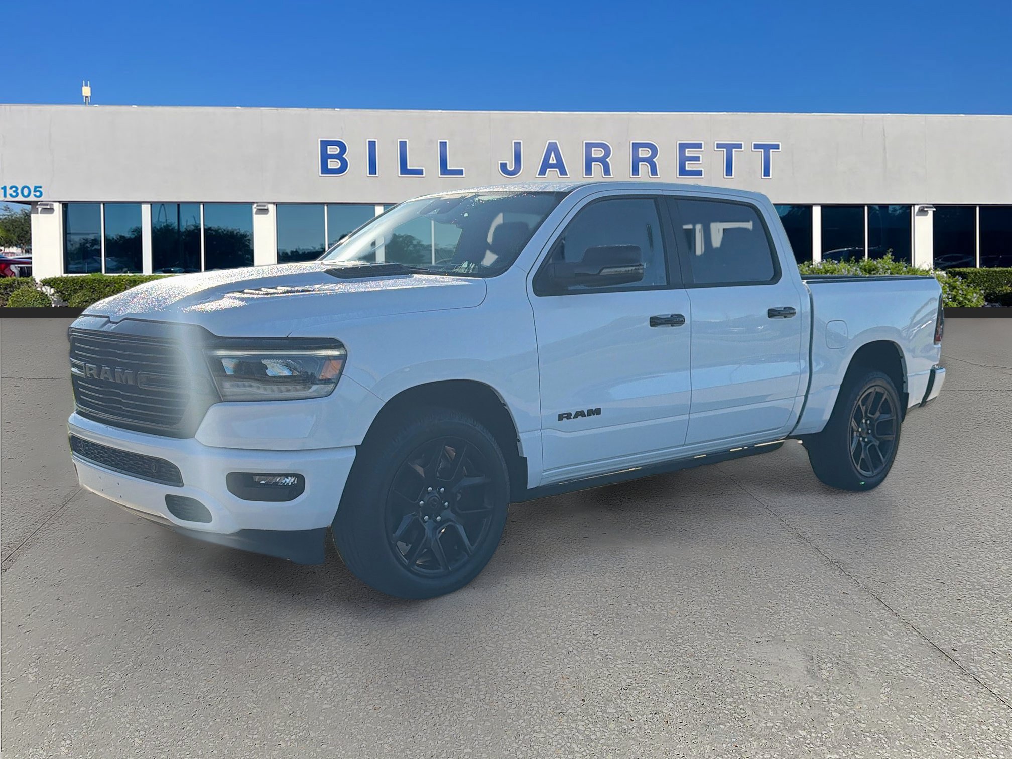 Used 2023 RAM 1500 Laramie AWD/4WD image 3