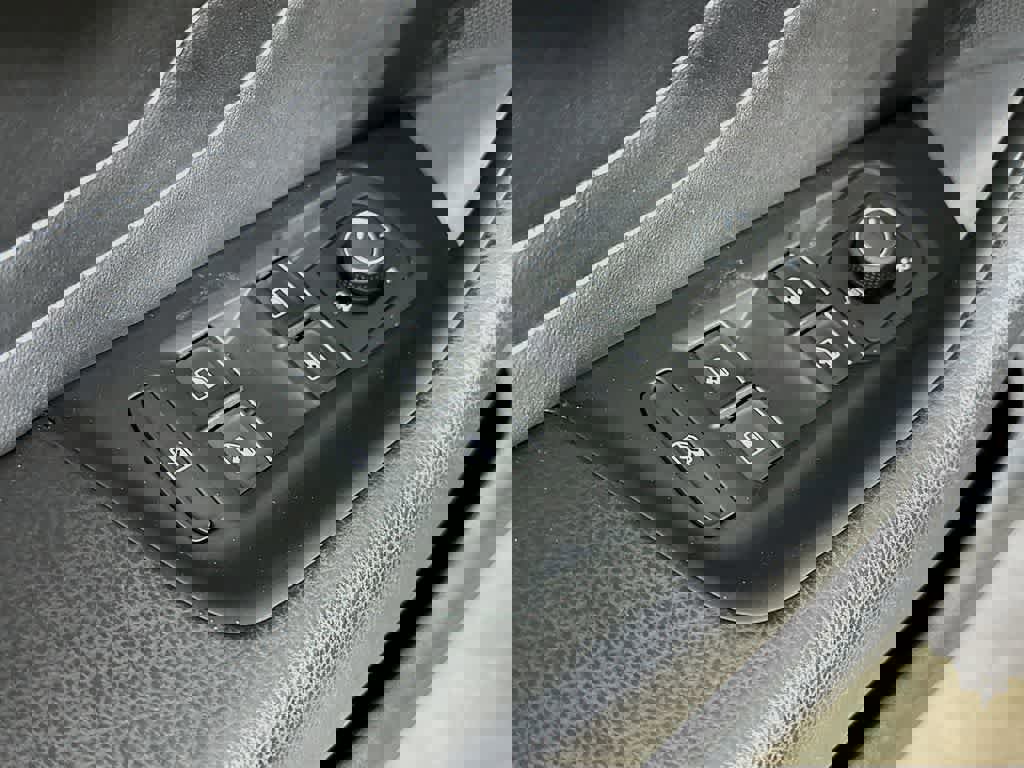 Used 2021 Volkswagen Arteon SE image 33