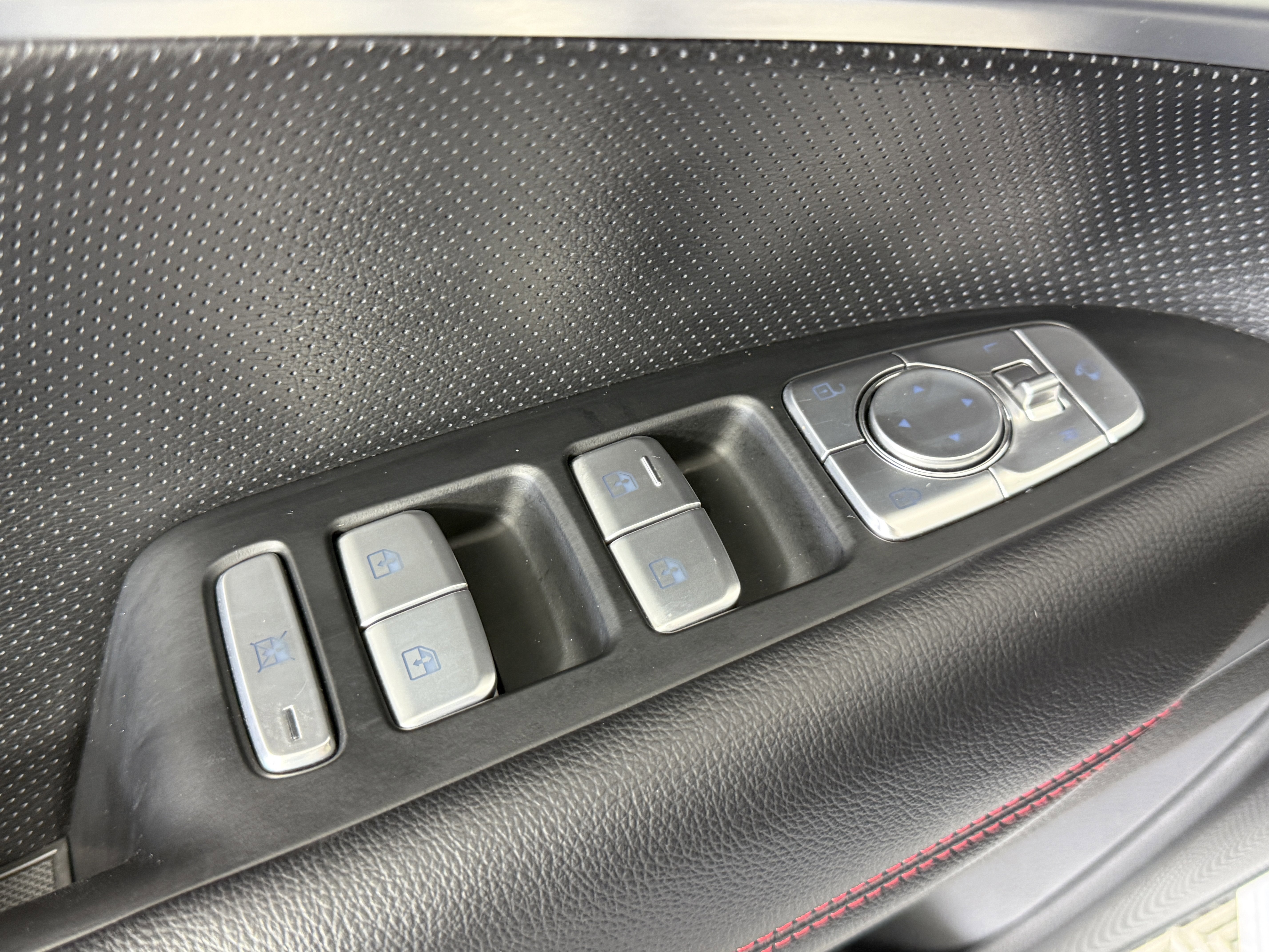 Used 2023 Genesis G70 2.0T w/ Sport Prestige Package image 15