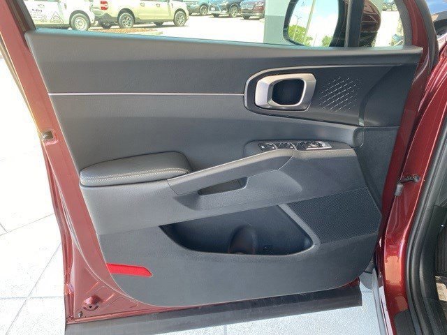 Used 2025 Kia Sorento EX image 8