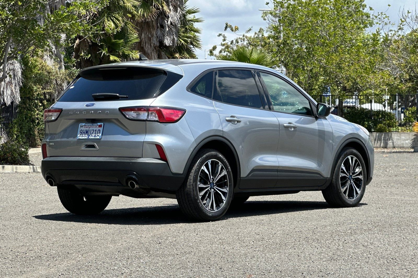 Certified 2022 Ford Escape SE w/ SE Sport Appearance Package FWD image 3