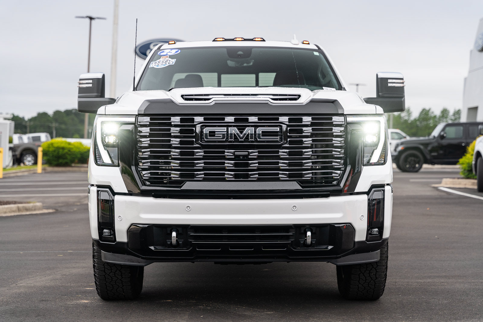 Used 2025 GMC Sierra 2500 Denali Ultimate w/ Max Trailering Package AWD/4WD image 2