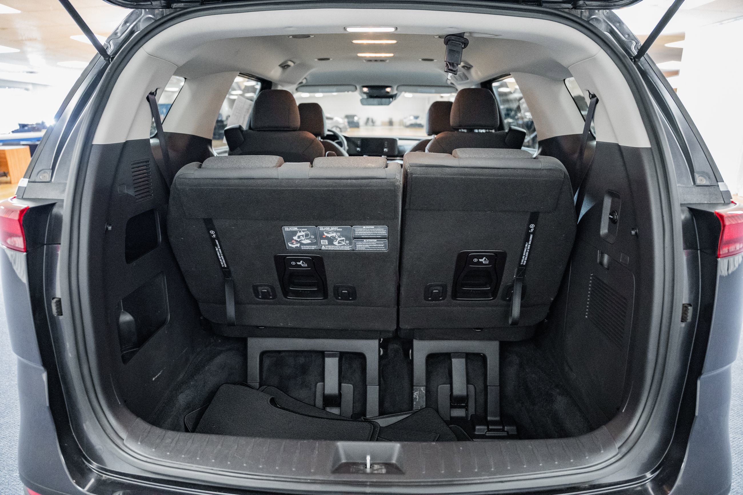 Used 2024 Kia Carnival LX image 18