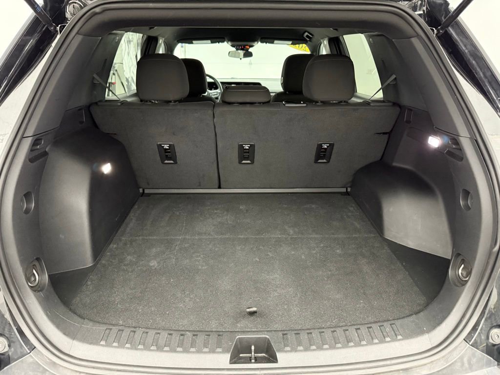 Used 2025 GMC Terrain Elevation image 12