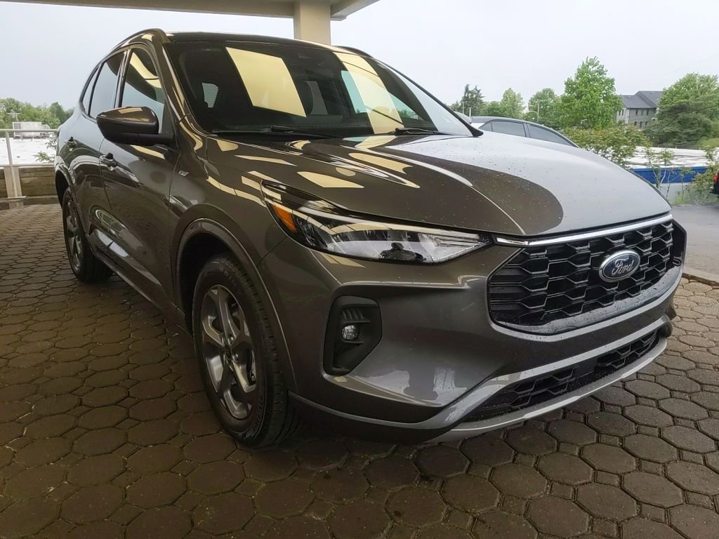 Certified 2023 Ford Escape ST-Line Select w/ Tech Pack #1 AWD/4WD image 4