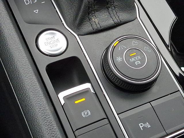 Used 2020 Volkswagen Atlas Cross Sport SEL image 25