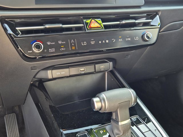 Used 2025 Kia Niro LX FWD image 22