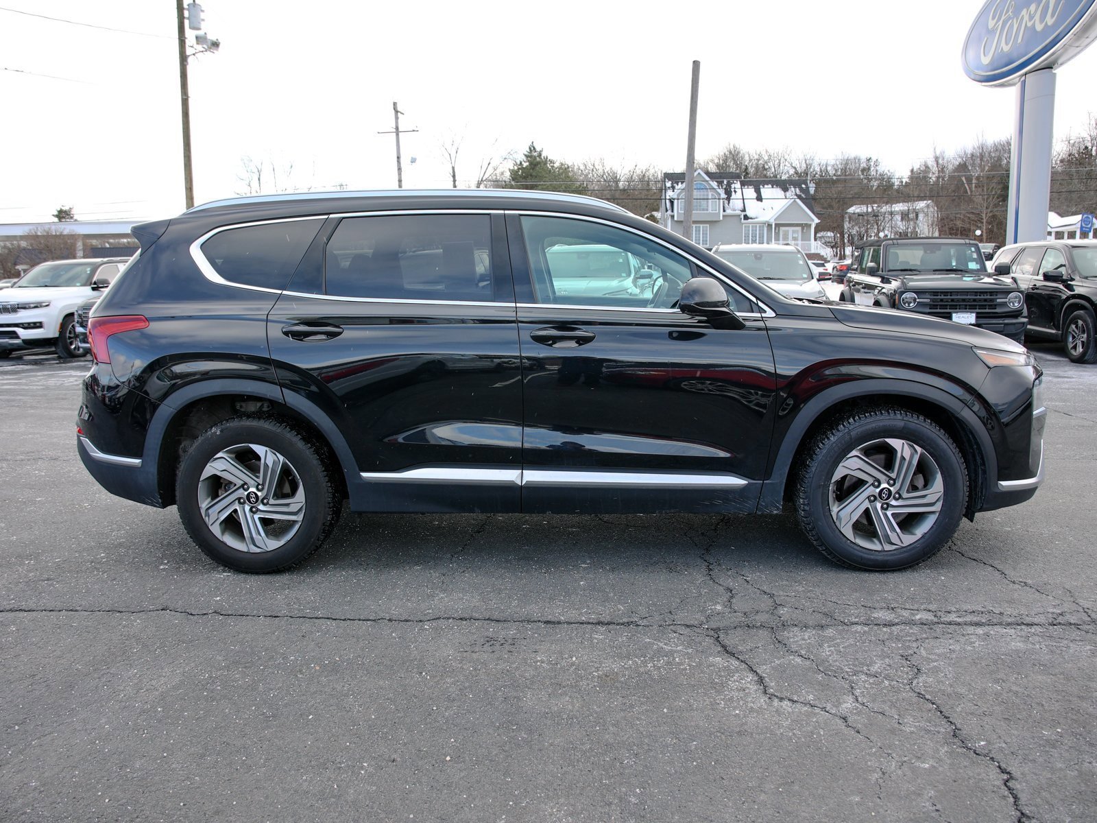 Used 2021 Hyundai Santa Fe SEL image 2