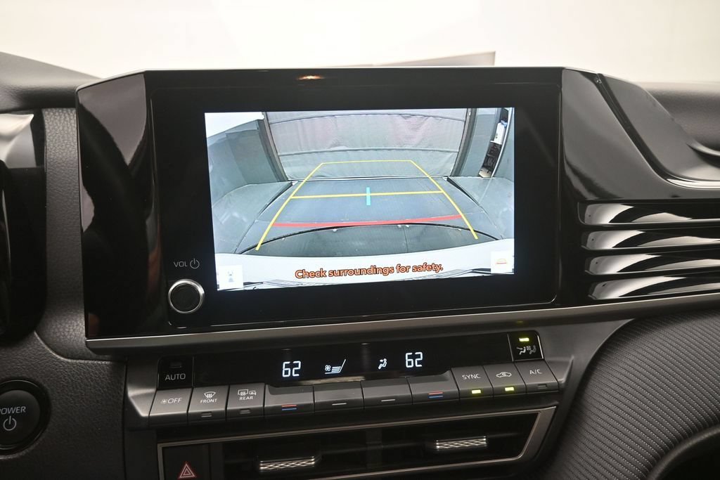 Used 2025 Toyota Camry SE FWD image 4