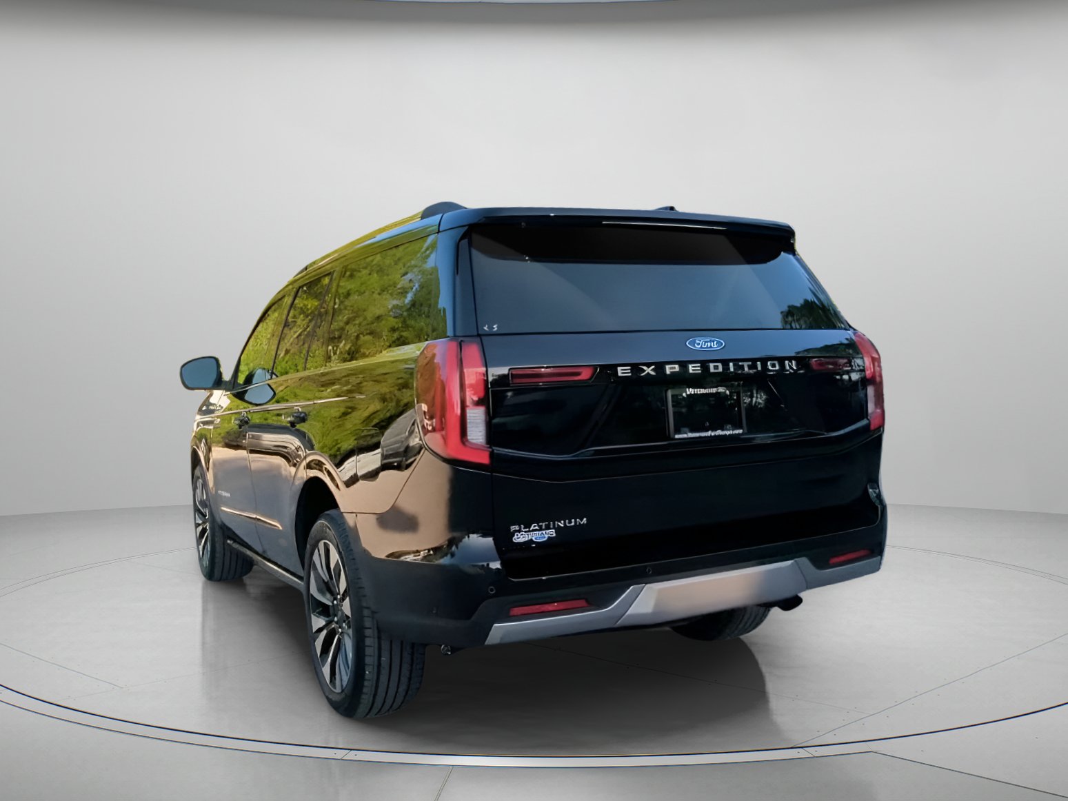 Certified 2025 Ford Expedition Platinum w/ Driver's Package AWD/4WD image 22