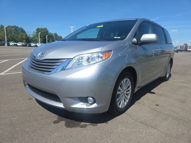 Used 2017 Toyota Sienna XLE w/ XLE Navigation Package FWD video 2