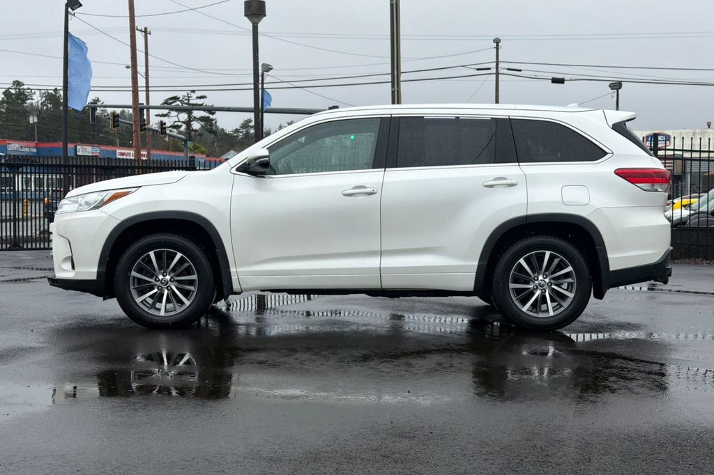 Used 2018 Toyota Highlander XLE image 6