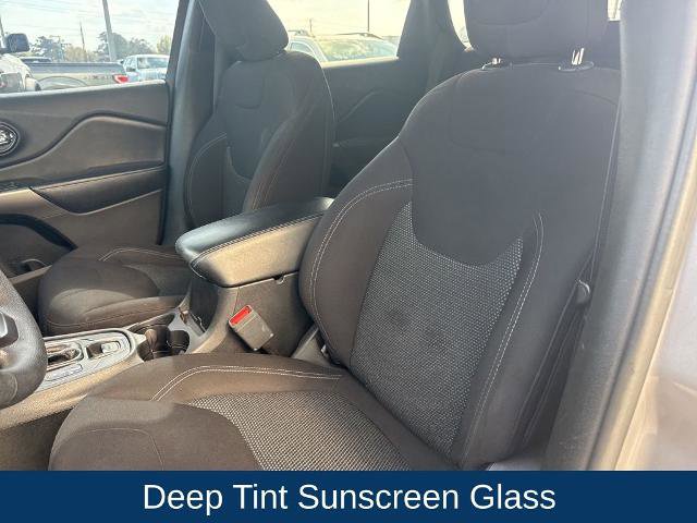 Used 2019 Jeep Cherokee Latitude w/ Popular Appearance Group image 11