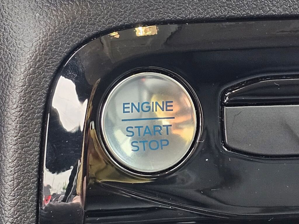 Certified 2025 Ford Escape Platinum AWD/4WD image 30
