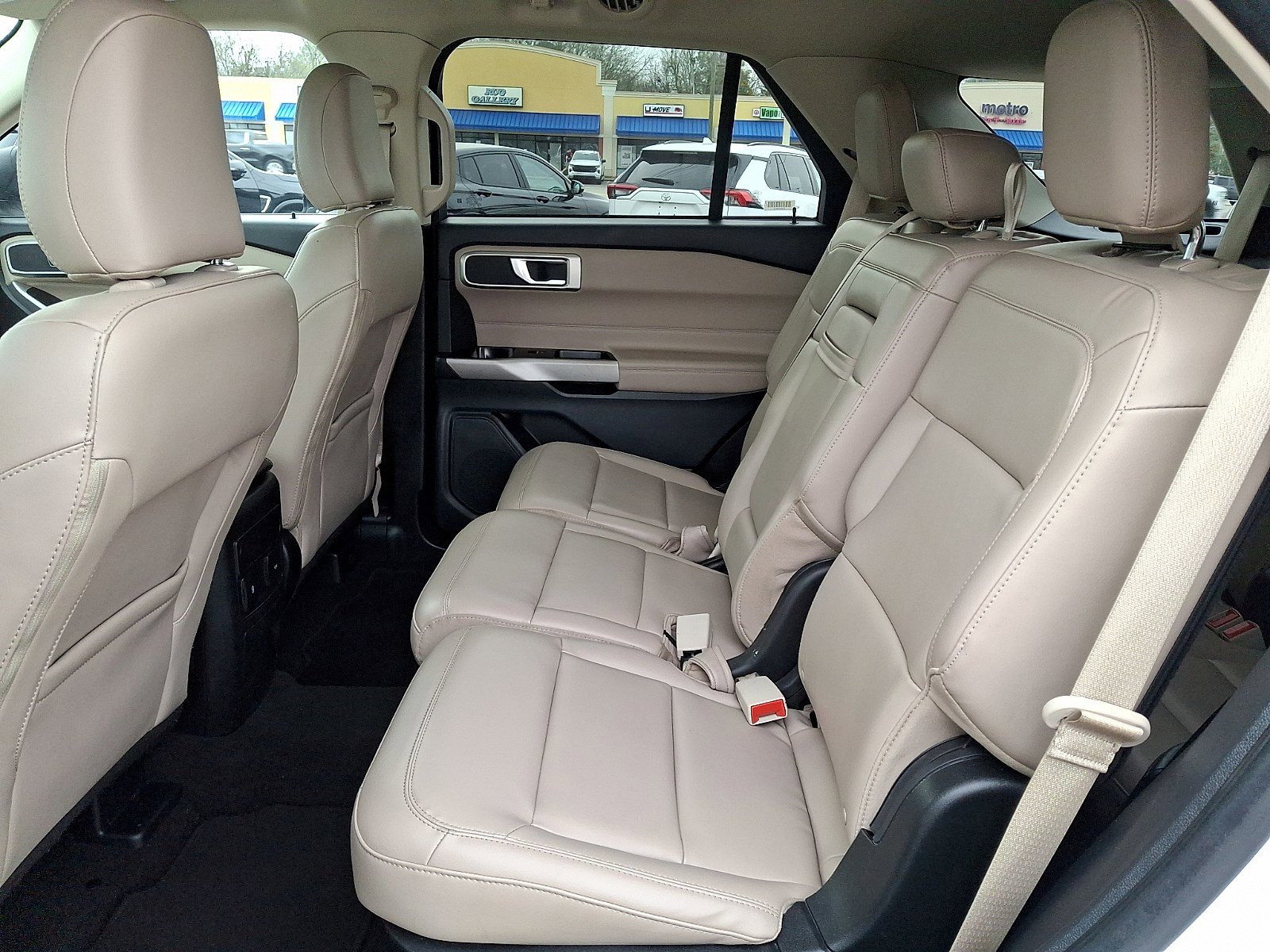 Certified 2023 Ford Explorer XLT w/ Equipment Group 202A image 9