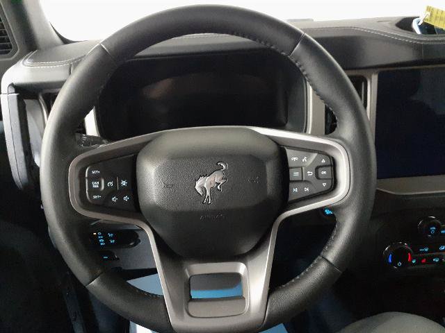 Certified 2025 Ford Bronco Outer Banks w/ Black Appearance Package AWD/4WD image 3