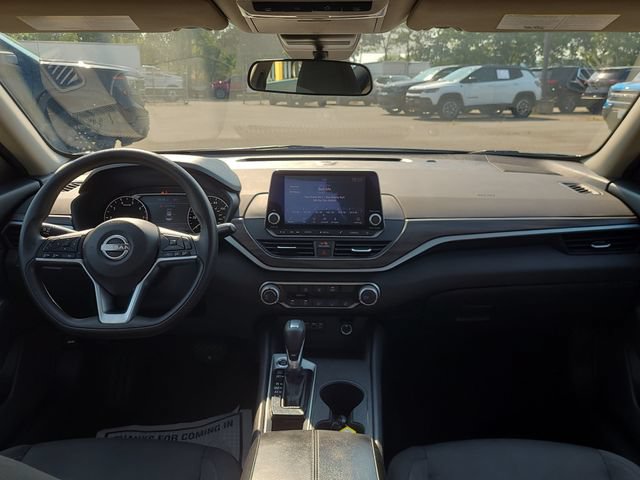 Used 2025 Nissan Altima 2.5 SV FWD image 19