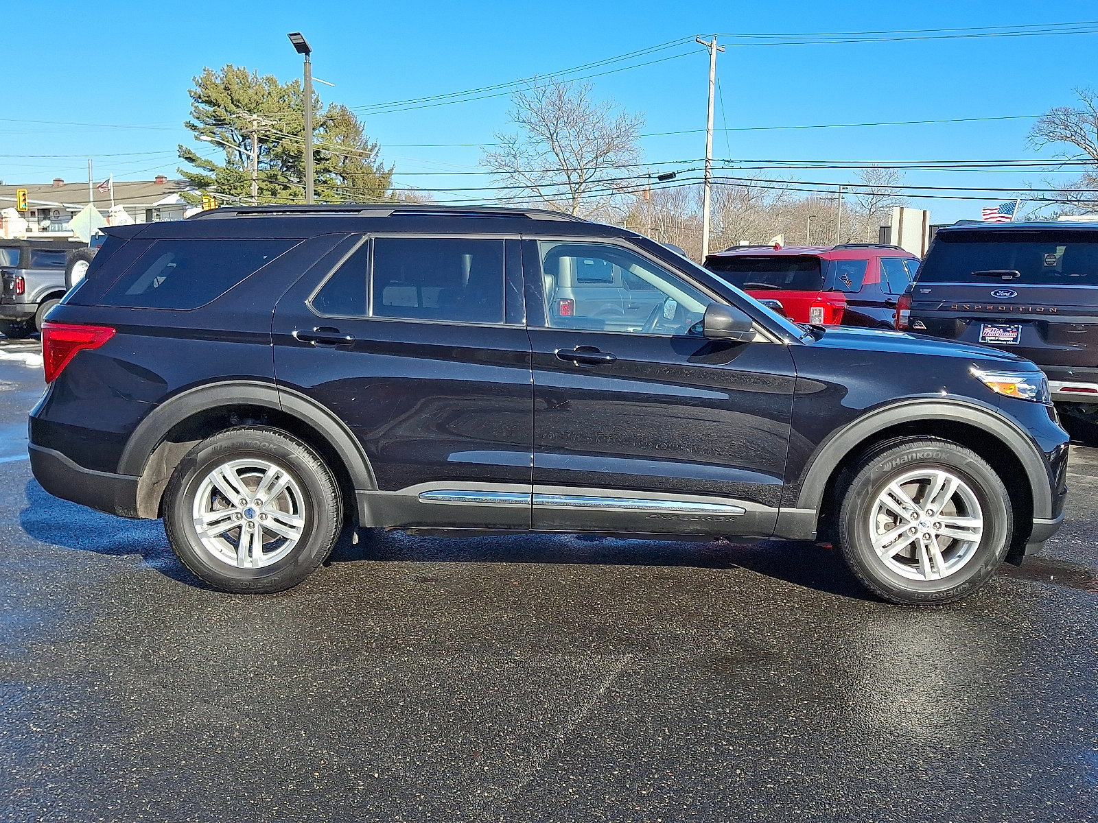 Certified 2022 Ford Explorer XLT w/ Equipment Group 202A image 3