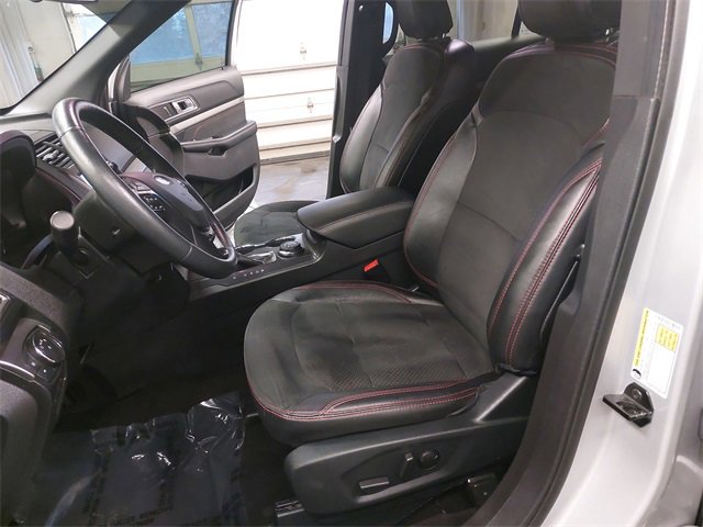 Certified 2019 Ford Explorer XLT w/ Equipment Group 202A image 15