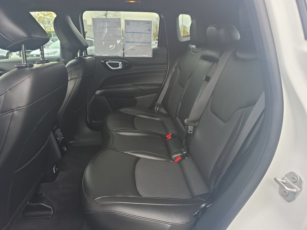 Used 2022 Jeep Compass Latitude FWD image 42