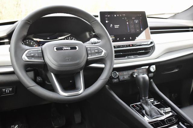 Used 2025 Jeep Compass Limited AWD/4WD image 25