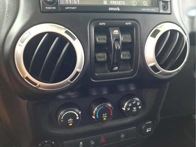 Used 2017 Jeep Wrangler Unlimited Sahara AWD/4WD image 21