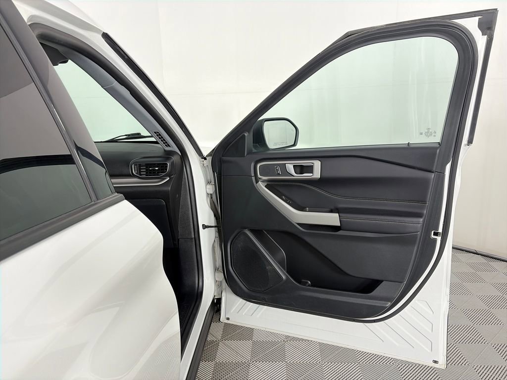 Certified 2024 Ford Explorer XLT w/ Equipment Group 202A image 30